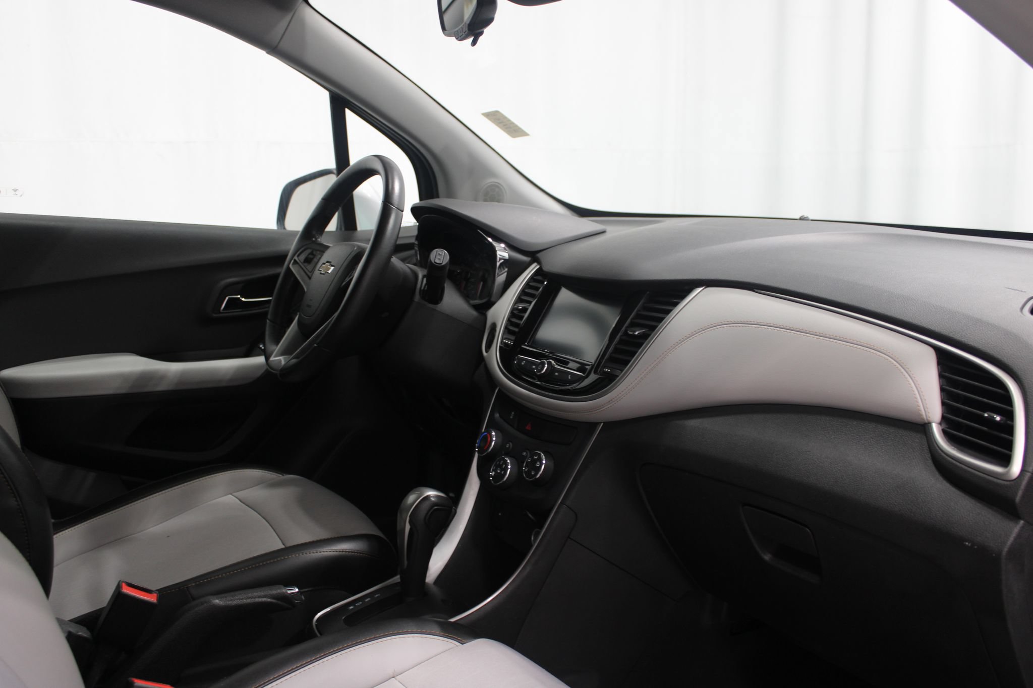 Used 2017 Chevrolet Trax LT w/ LT Convenience Package FWD image 24