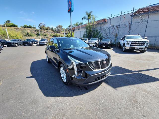 Used 2023 Cadillac XT4 Luxury w/ Cold Weather Package image 2