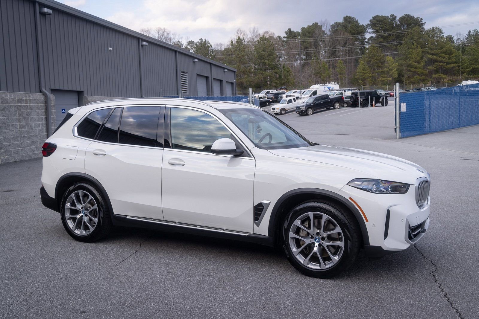 Used 2025 BMW X5 xDrive50e image 12
