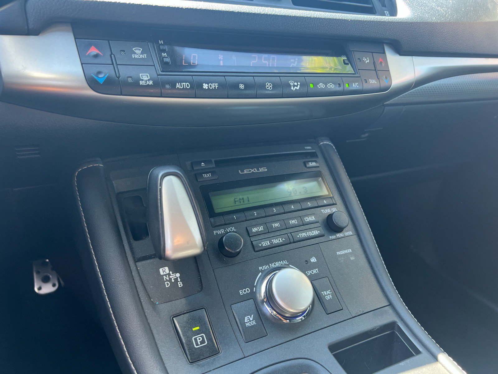 Used 2015 Lexus CT 200h w/ F Sport w/Nuluxe Interior FWD image 16