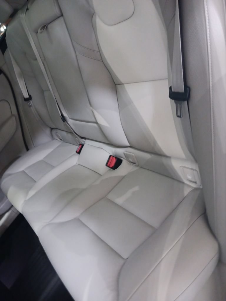 Used 2024 Volvo XC60 B5 Plus w/ Protection Package Premier AWD/4WD image 6