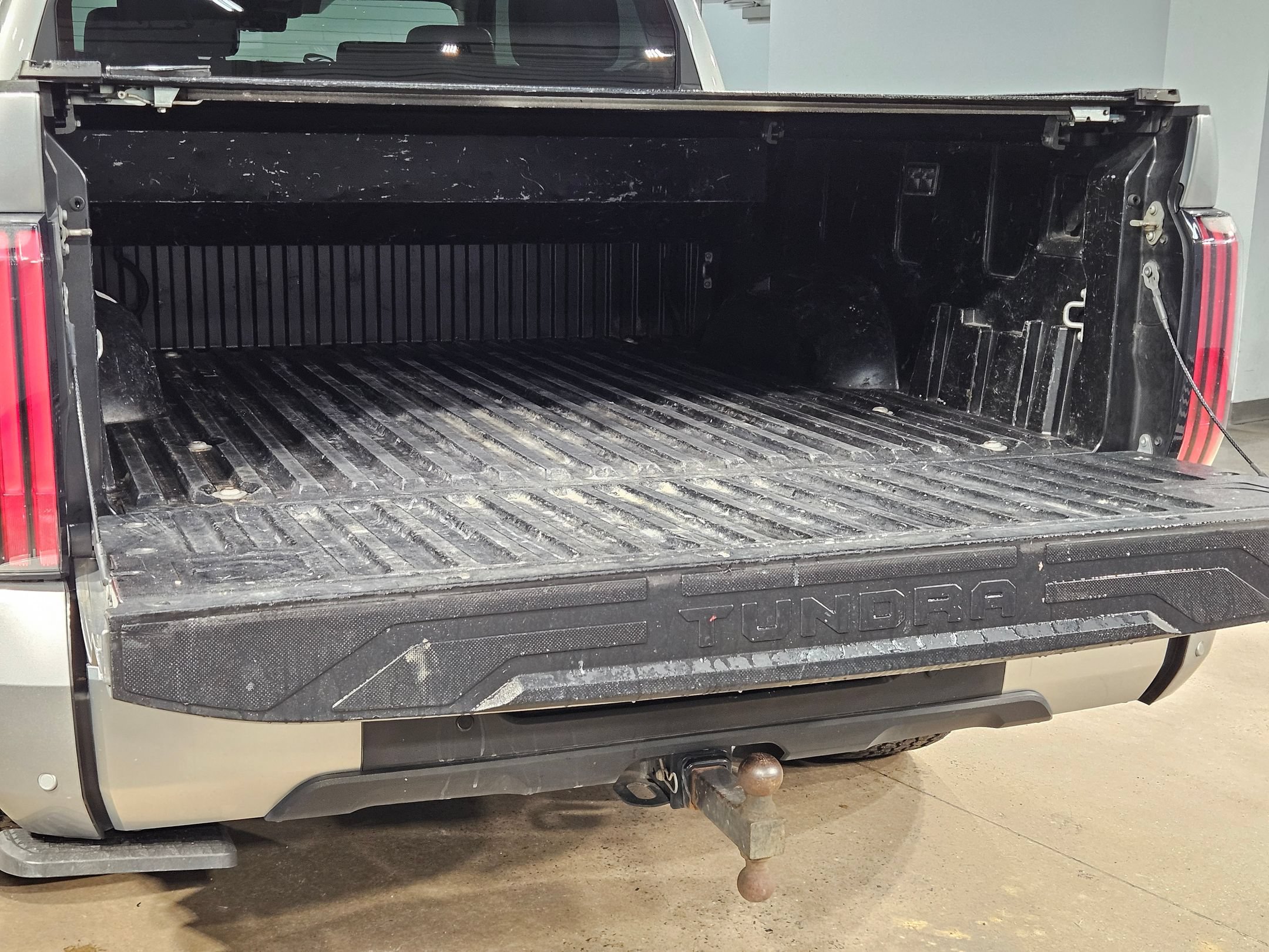 Used 2024 Toyota Tundra Limited AWD/4WD image 18