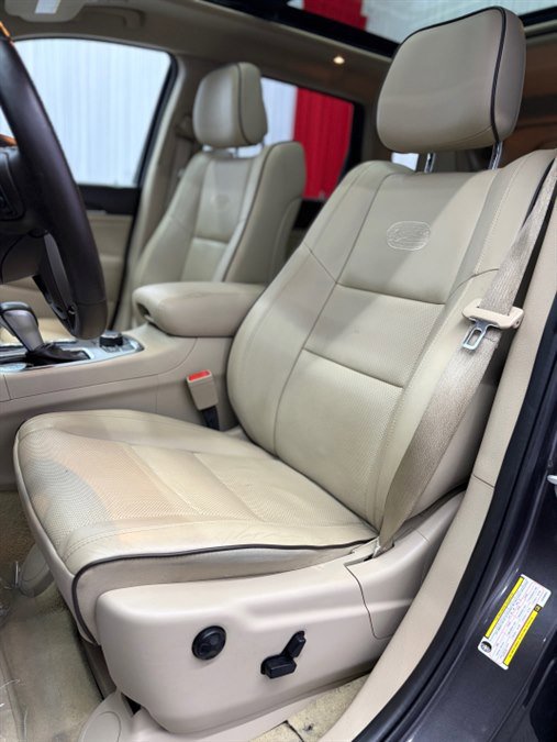 Used 2020 Jeep Grand Cherokee Overland AWD/4WD image 12