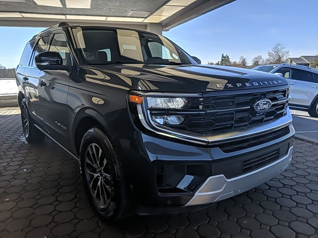 Used 2025 Ford Expedition Platinum image 4