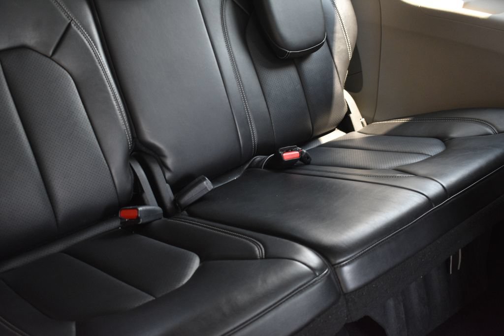 Used 2024 Chrysler Pacifica Touring-L FWD image 32