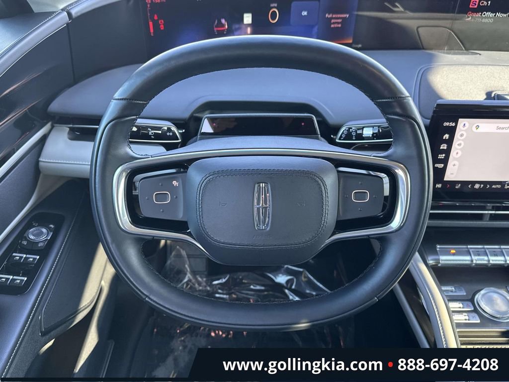 Used 2024 Lincoln Nautilus Premier image 12