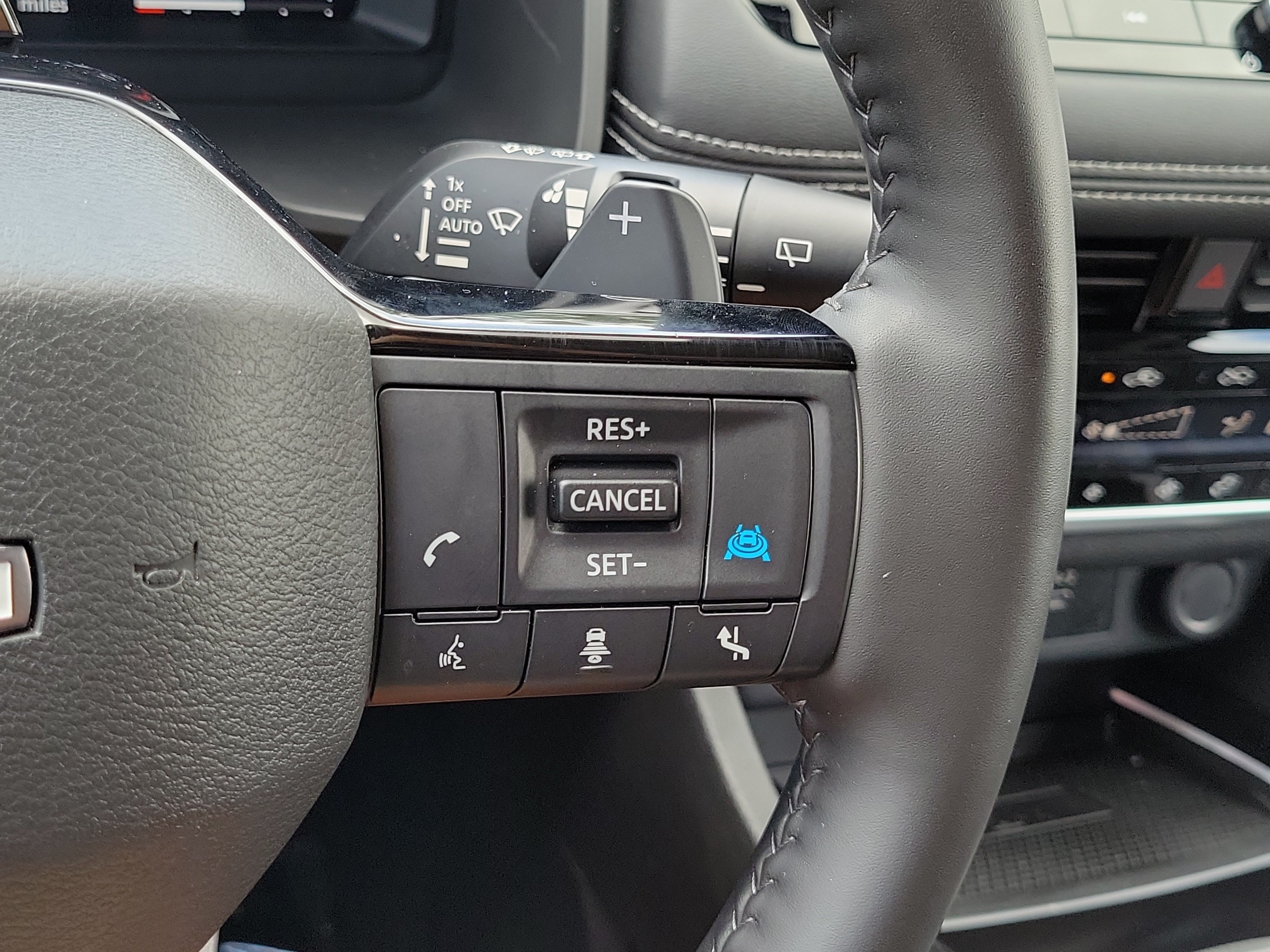 Used 2025 Nissan Rogue SL w/ Tech Package FWD image 25