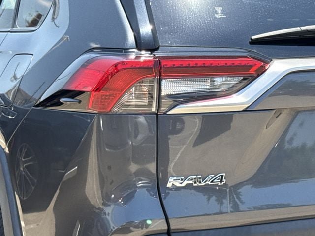 Used 2020 Toyota RAV4 Limited AWD/4WD image 6