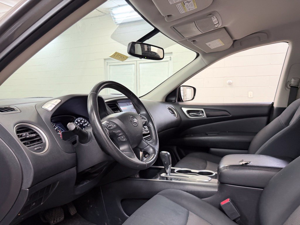 Used 2019 Nissan Pathfinder SV FWD image 14