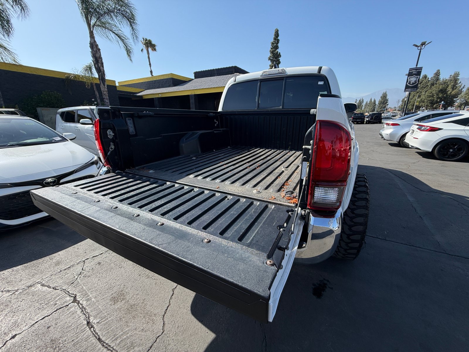 Used 2021 Toyota Tacoma SR5 w/ SR5 Appearance Package (SM) RWD image 22