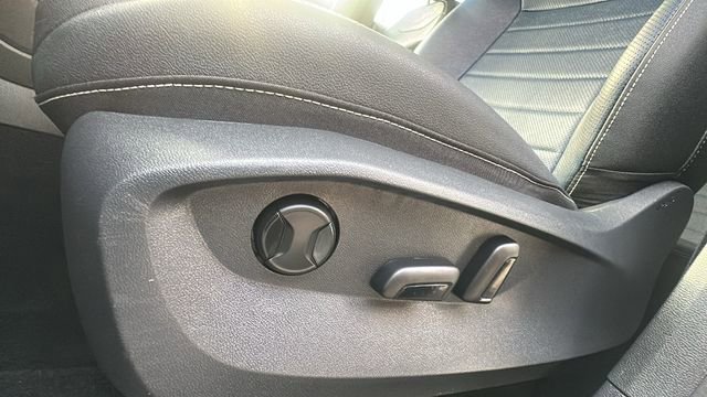 Used 2025 Volkswagen Taos SEL image 25