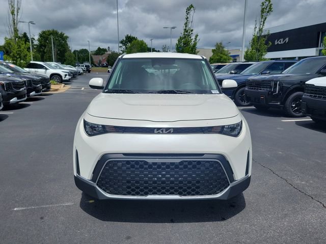Certified 2025 Kia Soul LX w/ LX Technology Package FWD image 2