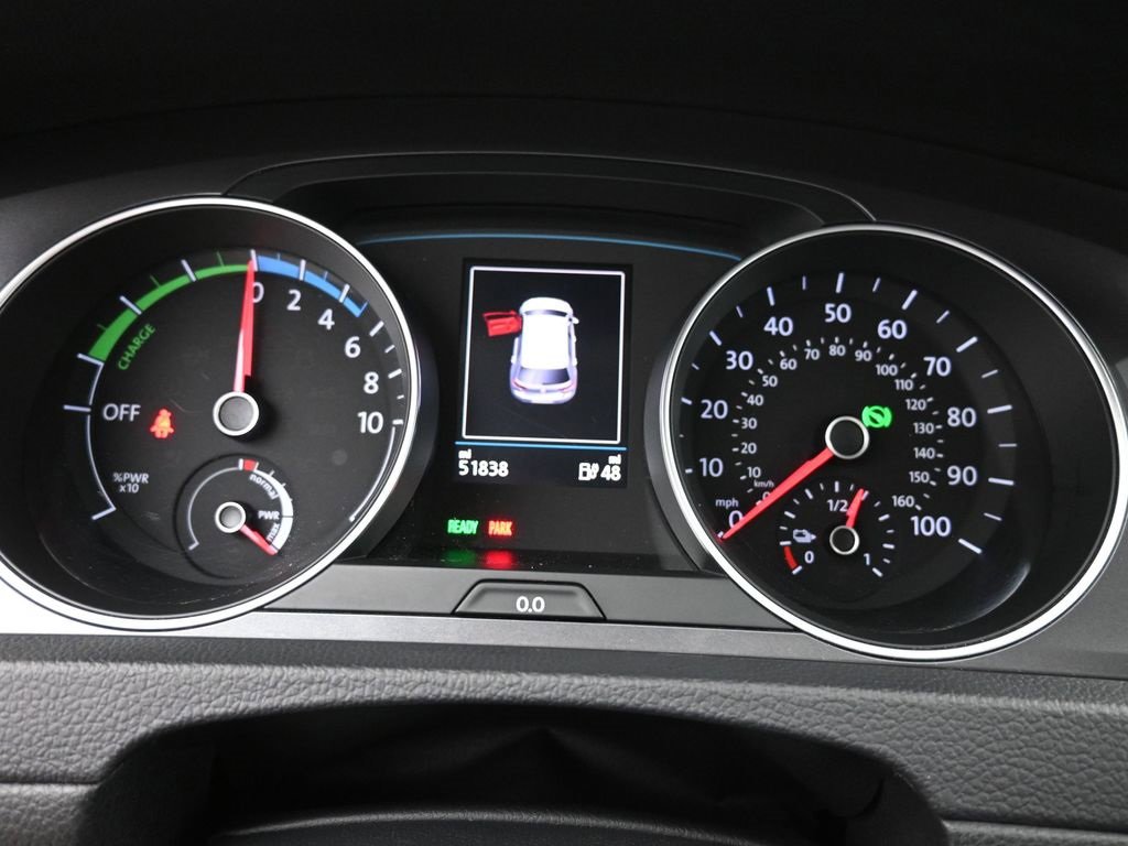 Used 2016 Volkswagen e-Golf SE w/ DC Fast Charging Package image 3