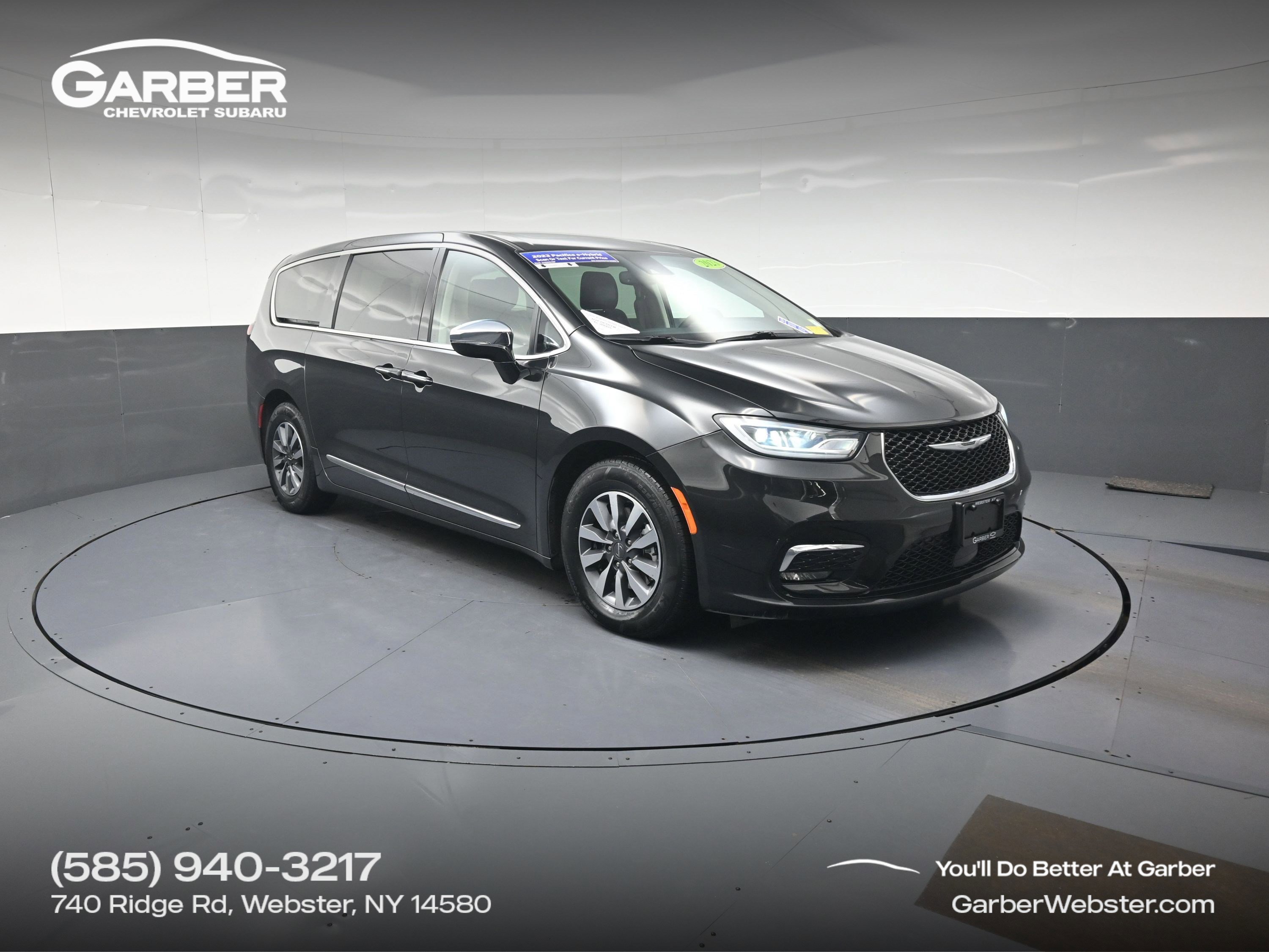 Used 2023 Chrysler Pacifica Limited FWD image 1