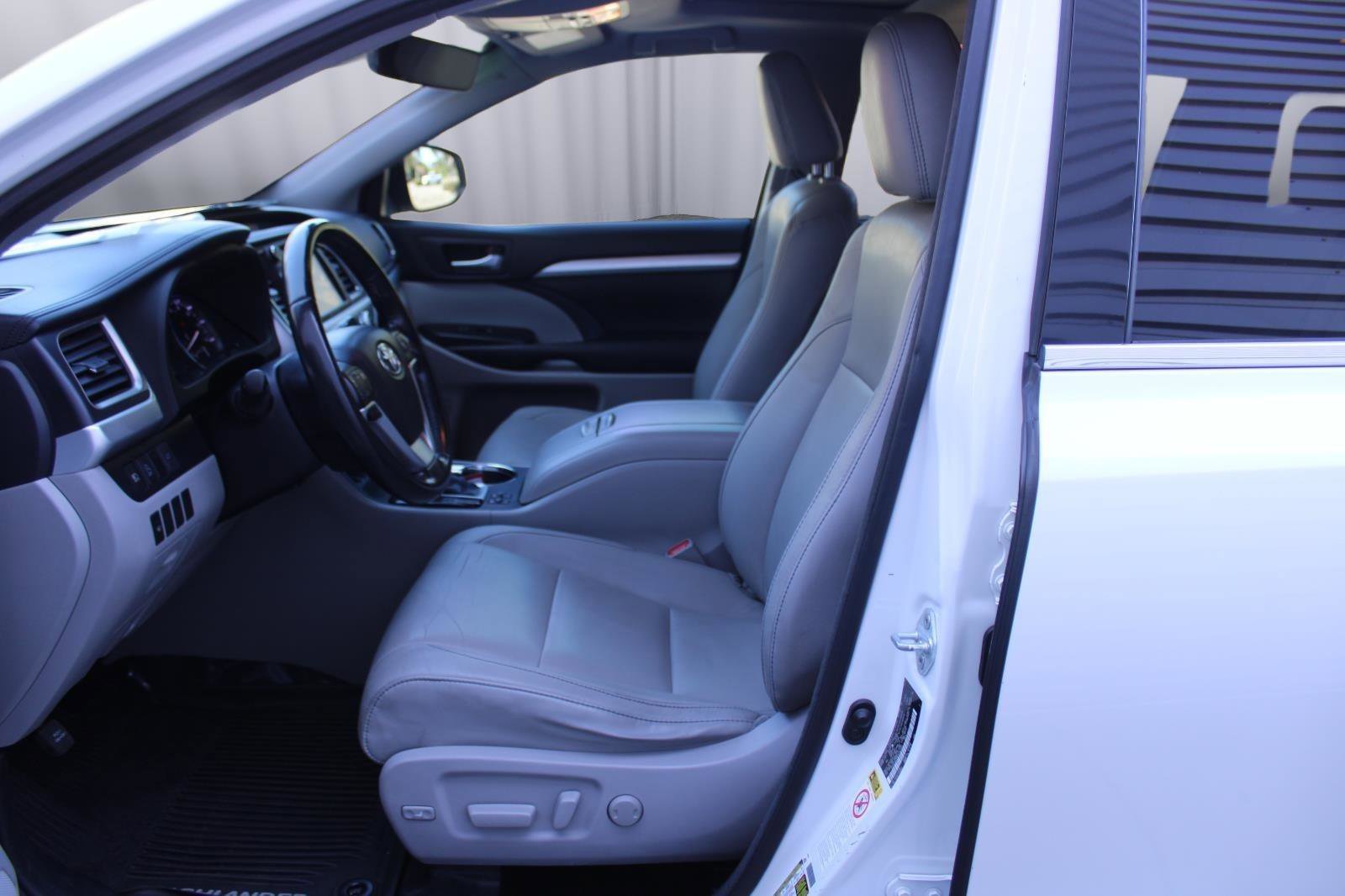 Used 2017 Toyota Highlander XLE image 34