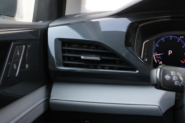 Used 2024 Volkswagen Taos SEL AWD/4WD image 9