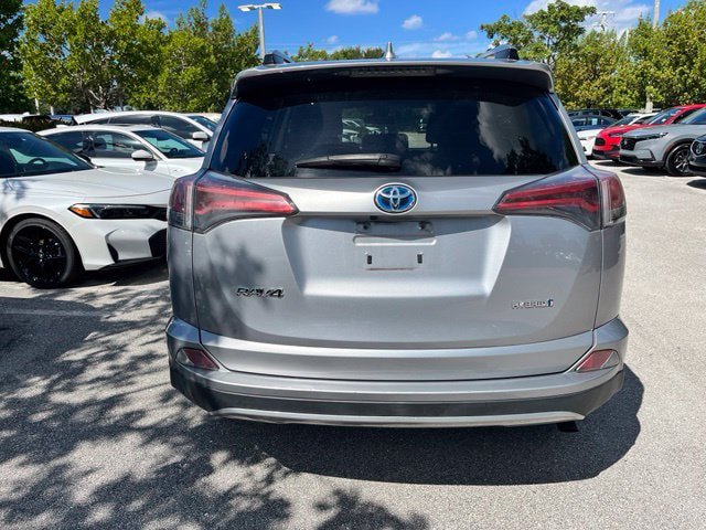Used 2018 Toyota RAV4 LE AWD/4WD image 5