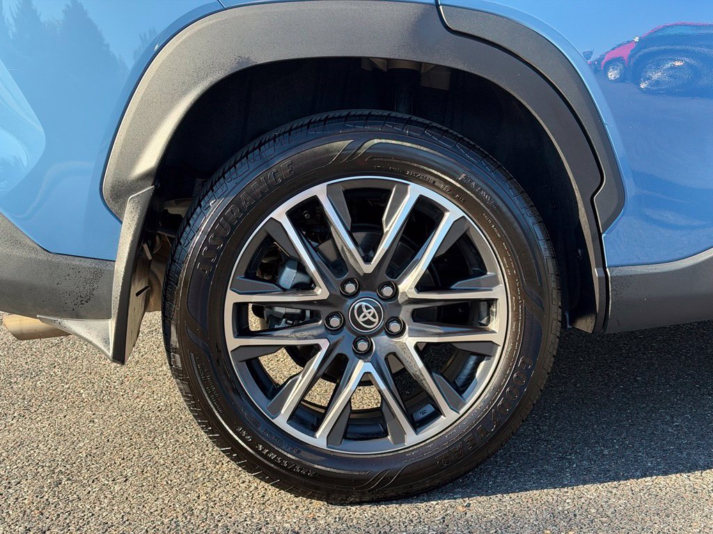 Used 2026 Toyota Corolla Cross XLE AWD/4WD image 38