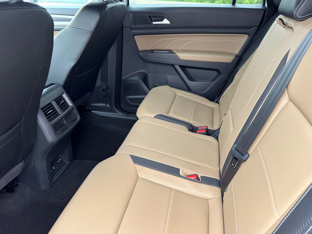 Used 2022 Volkswagen Atlas Cross Sport SEL R-Line AWD/4WD image 26