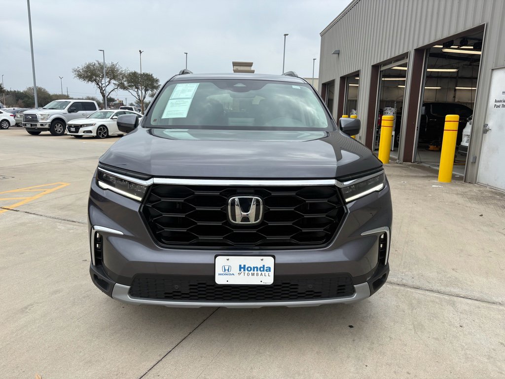 Certified 2025 Honda Pilot Touring image 3