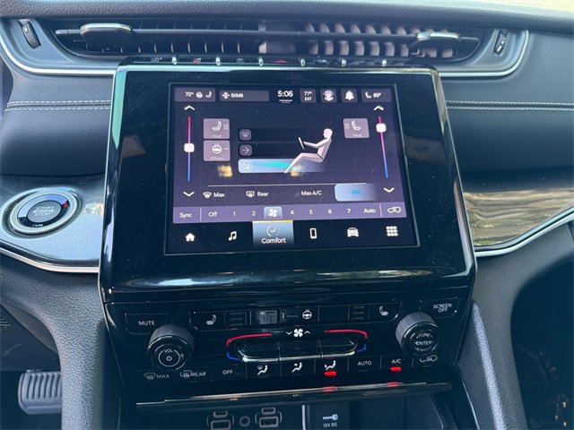 Used 2023 Jeep Grand Cherokee Altitude image 20