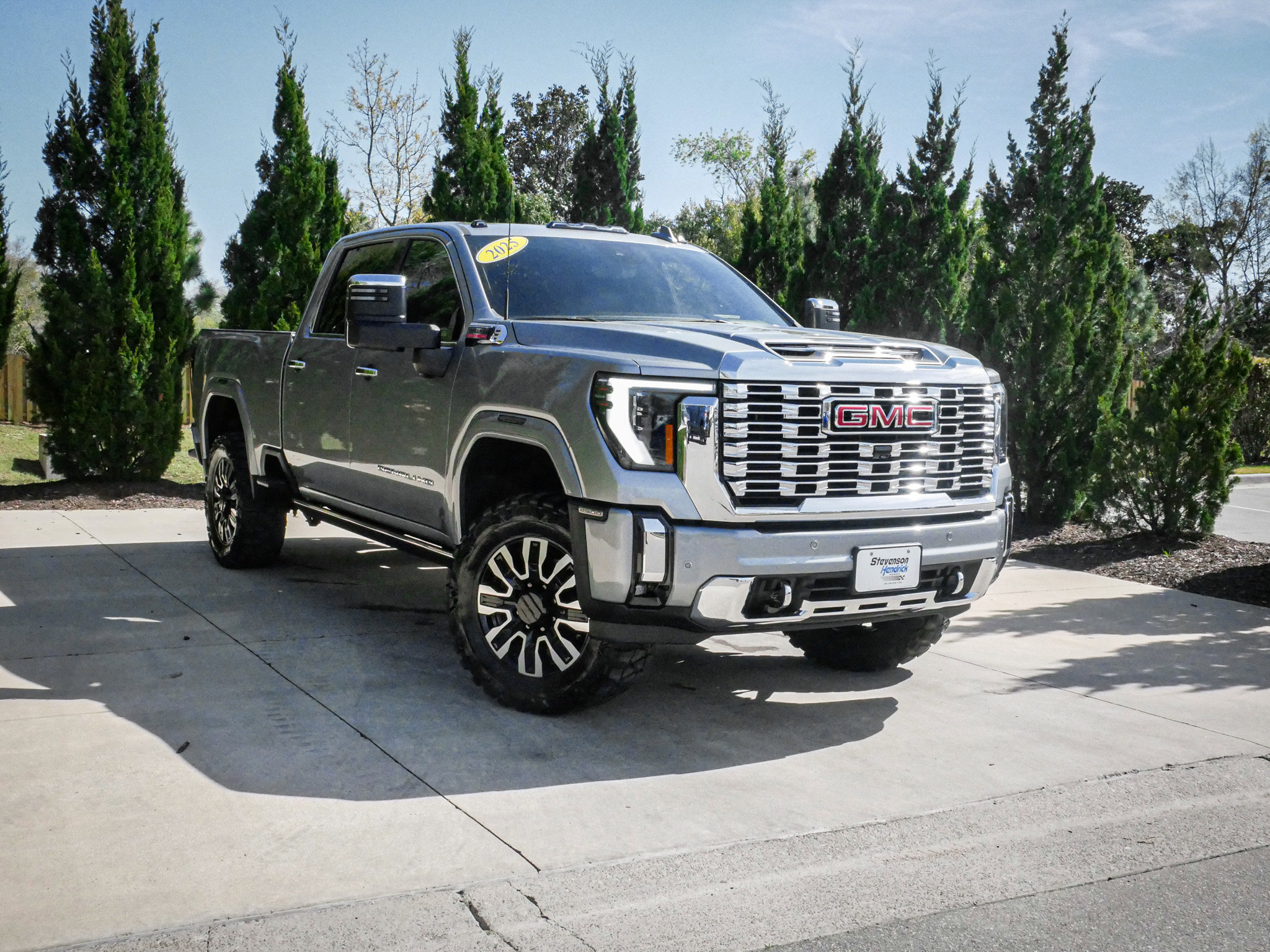 Used 2025 GMC Sierra 2500 Denali w/ Technology Package image 2