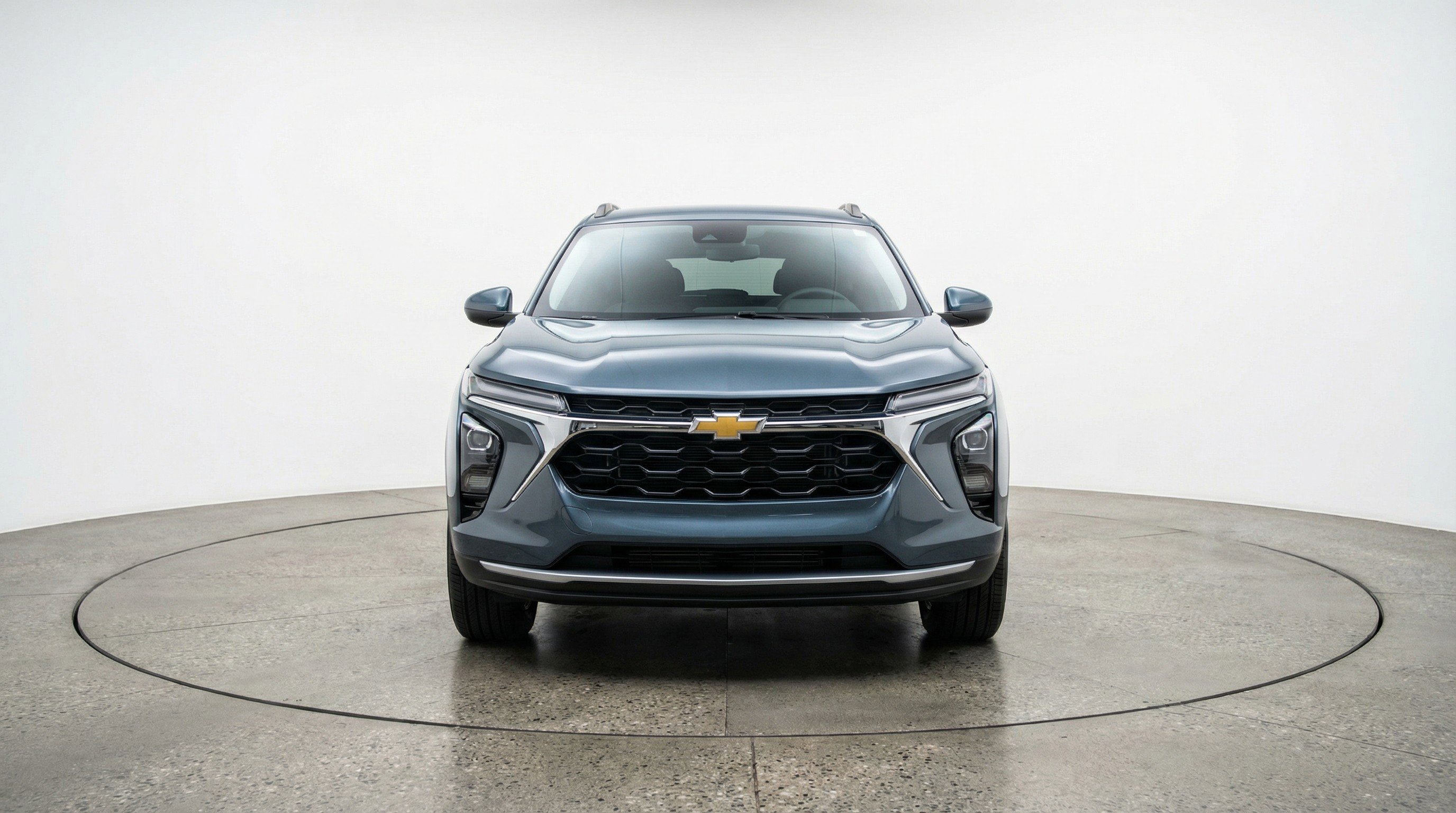 Used 2025 Chevrolet Trax LT FWD image 2