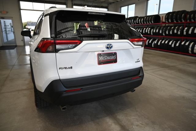 Used 2022 Toyota RAV4 LE AWD/4WD image 7