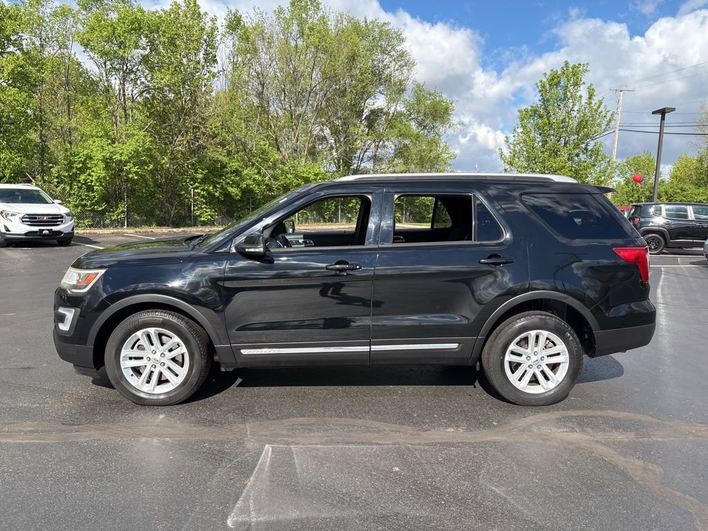 Used 2017 Ford Explorer XLT FWD image 4