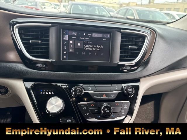 Used 2022 Chrysler Voyager LX image 21