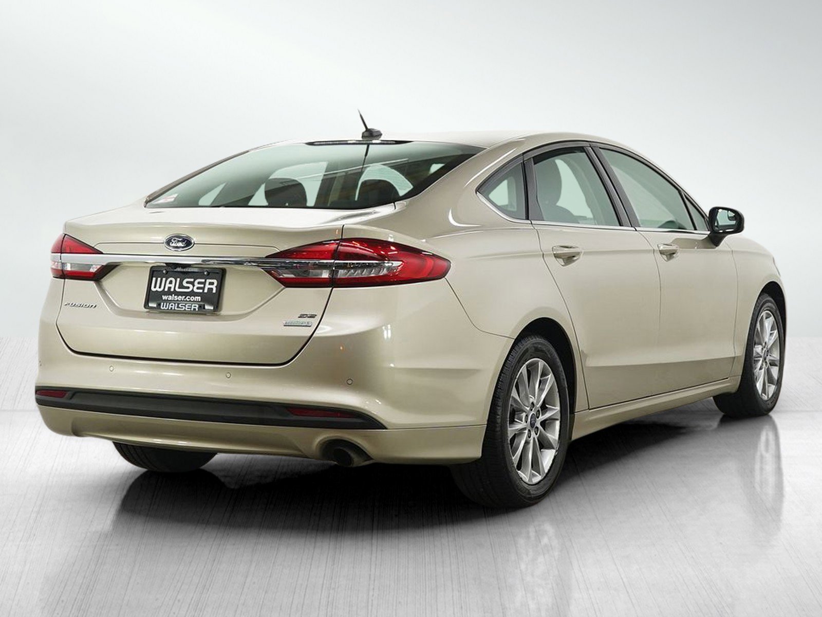 Used 2017 Ford Fusion SE w/ Fusion SE Technology Package image 5
