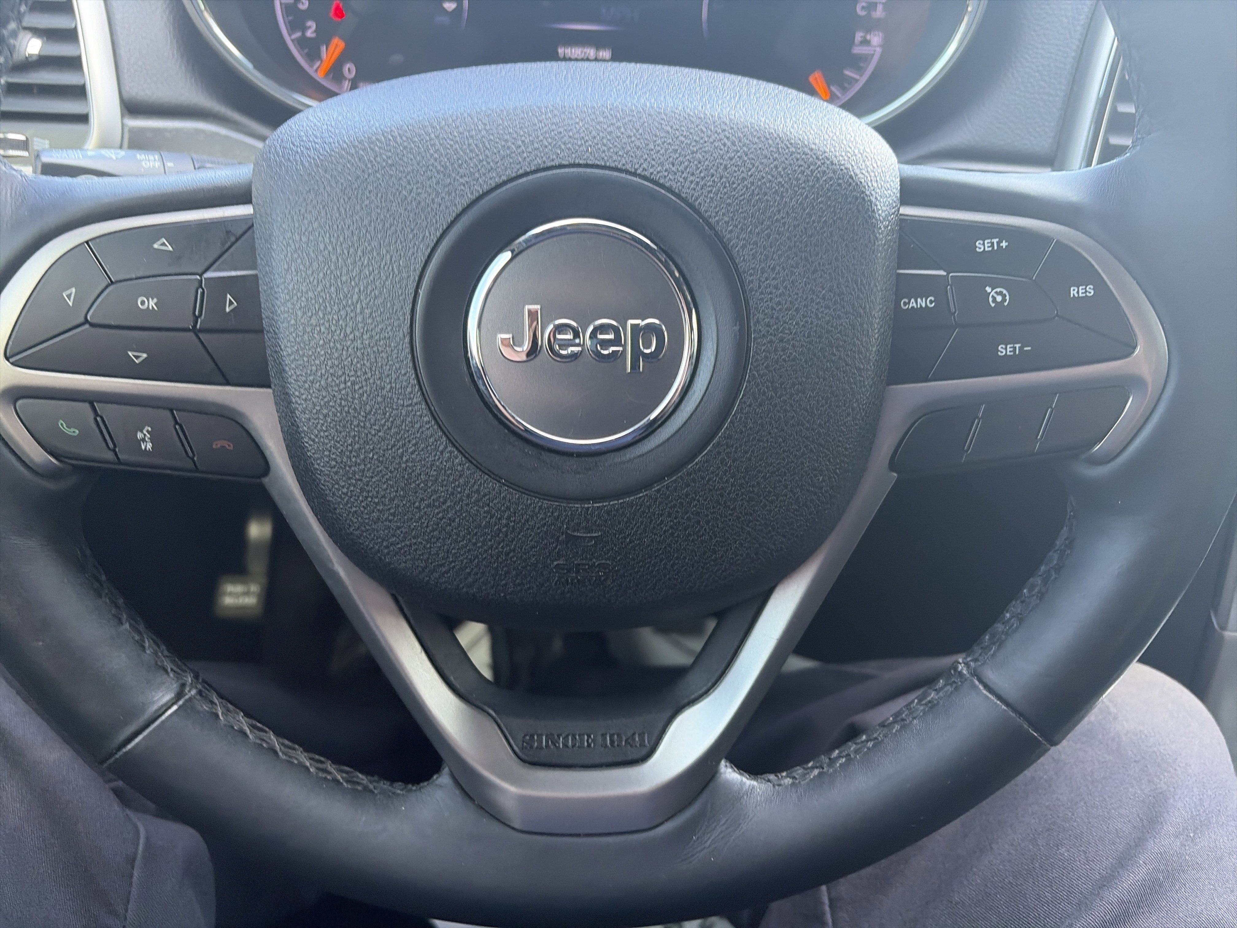 Used 2018 Jeep Grand Cherokee Altitude AWD/4WD image 13