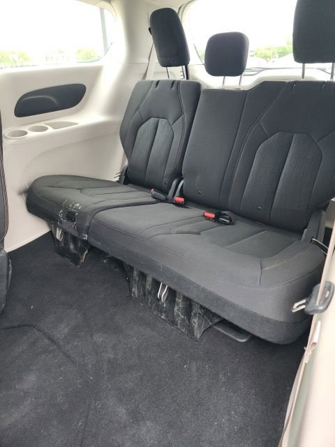 Used 2018 Chrysler Pacifica LX image 13