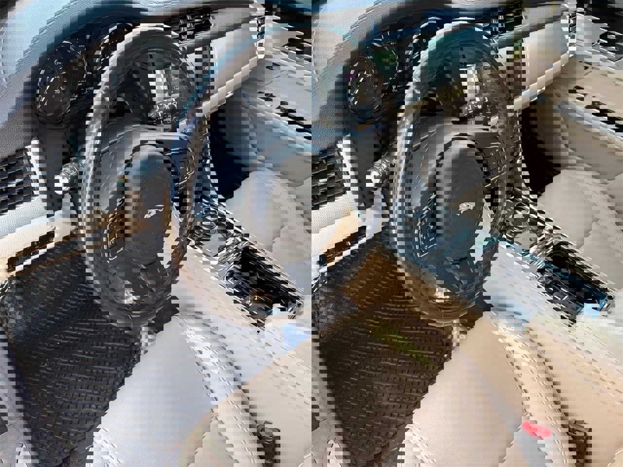 Used 2017 Jaguar XF Premium image 20