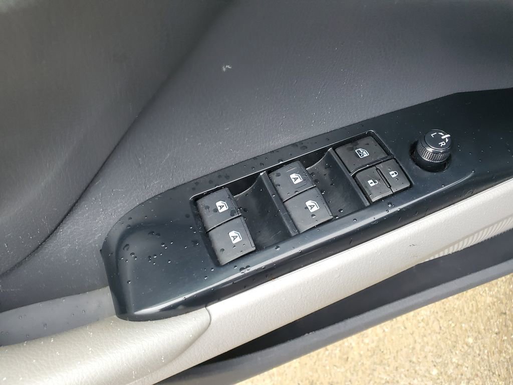 Used 2018 Toyota Camry L image 15