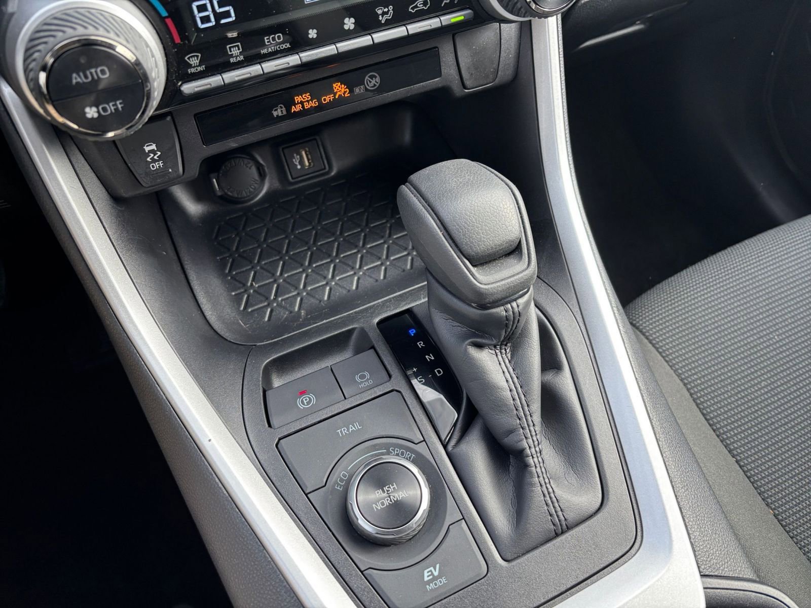 Used 2025 Toyota RAV4 LE image 41