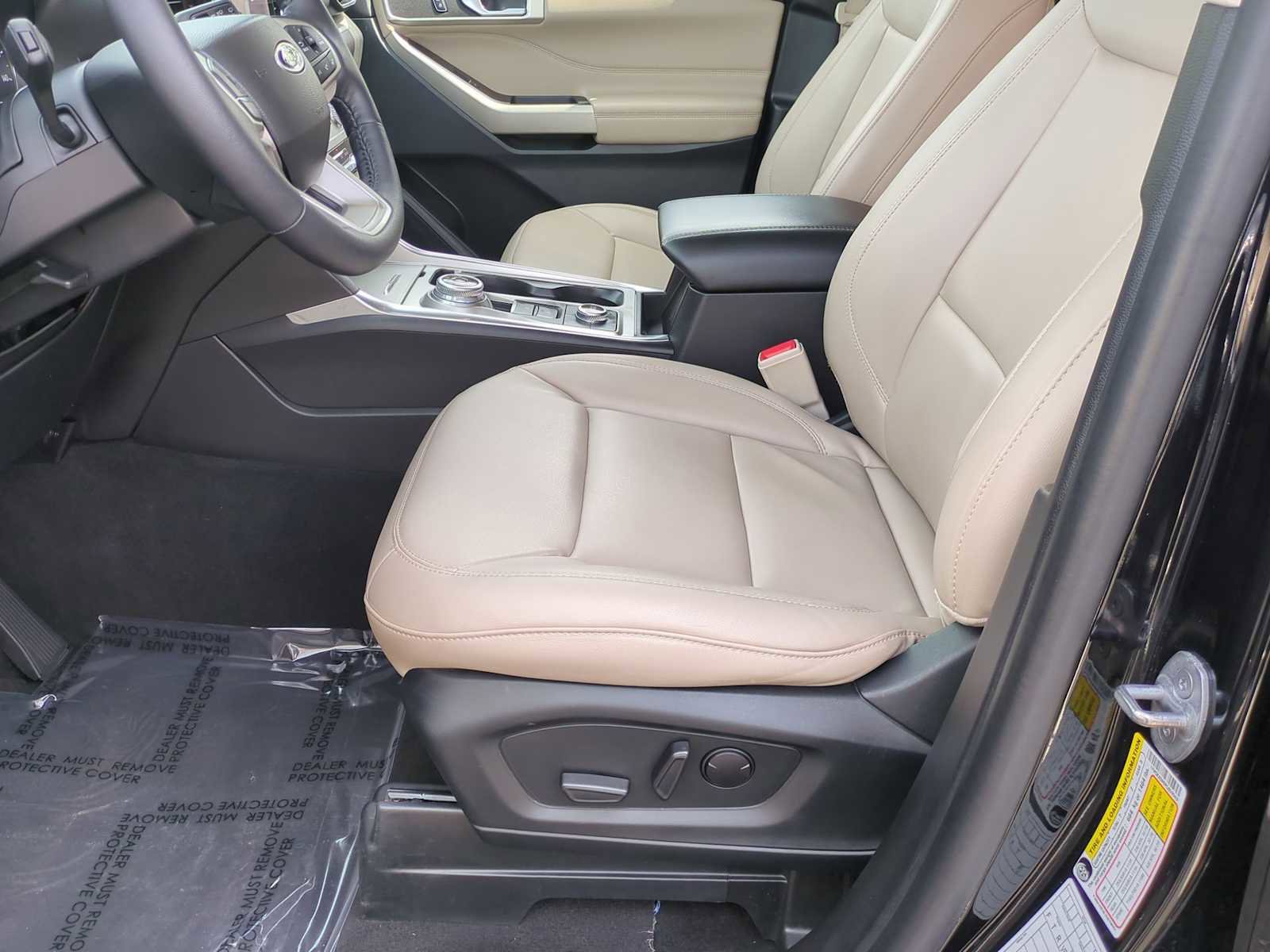 Used 2023 Ford Explorer XLT w/ Equipment Group 202A image 17