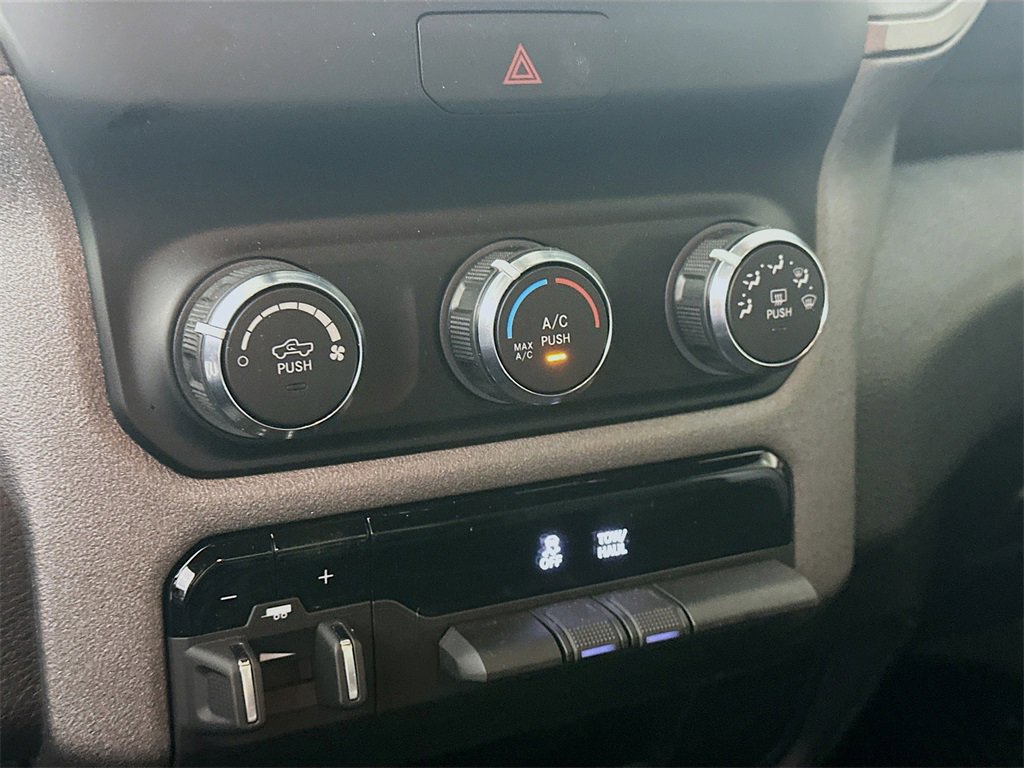 Used 2024 RAM 2500 Tradesman w/ Chrome Appearance Group image 18