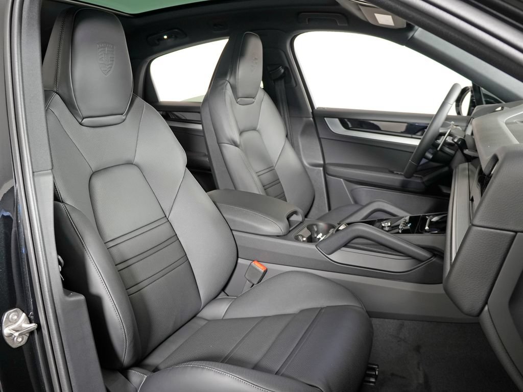 Certified 2026 Porsche Cayenne Coupe AWD/4WD image 38