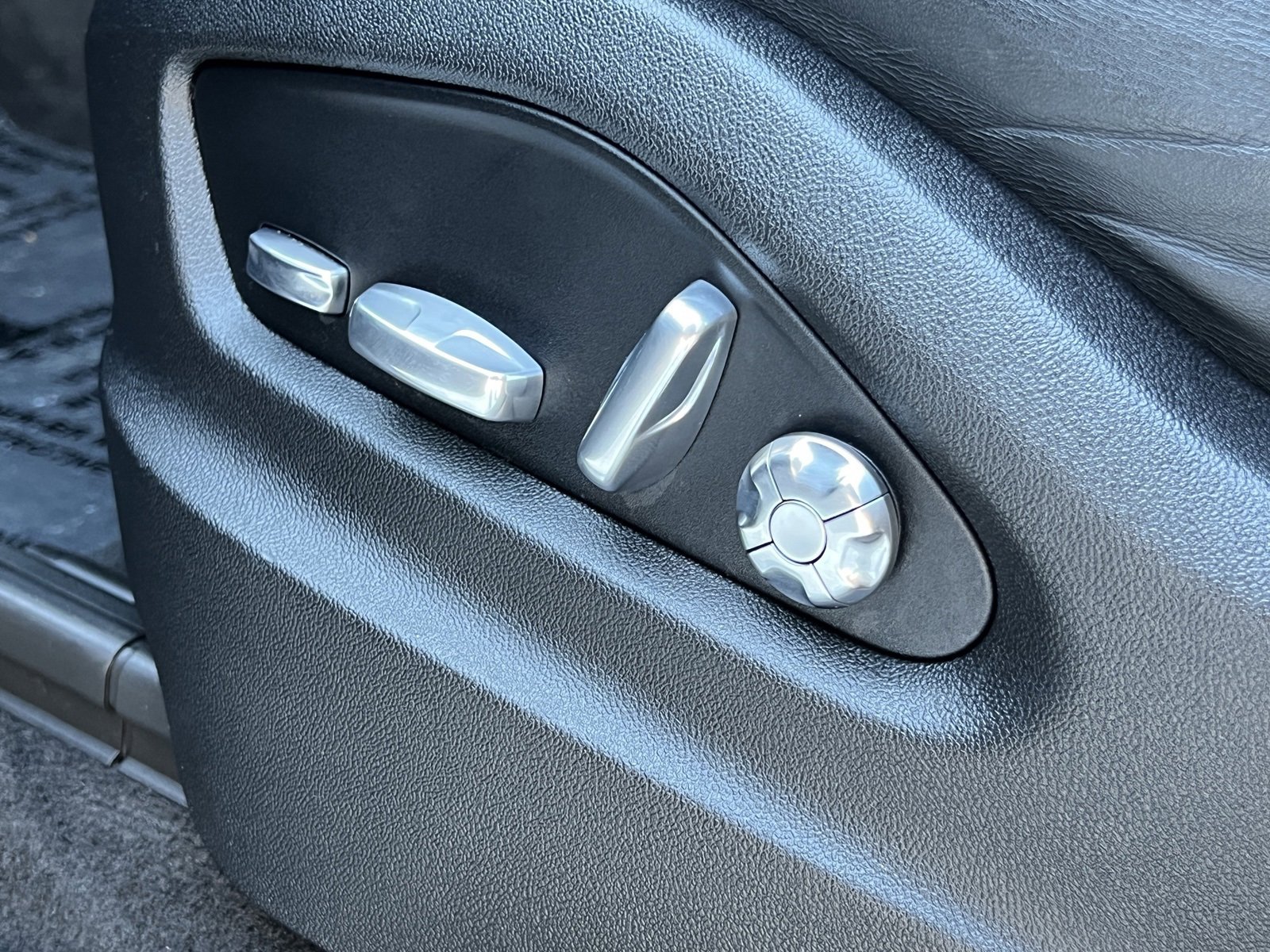 Certified 2021 Porsche Cayenne Coupe image 31