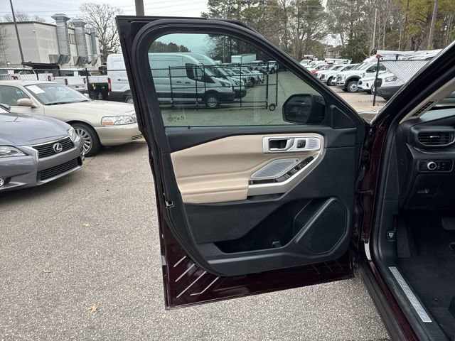 Used 2023 Ford Explorer Limited w/ Limited Technology Package image 19