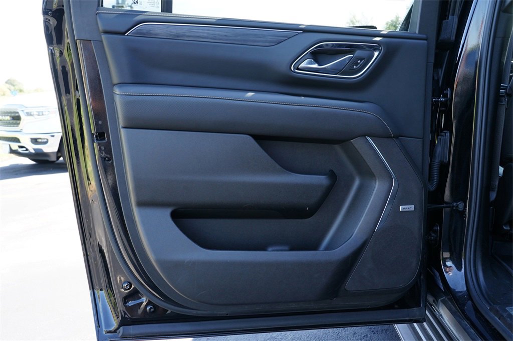 Used 2023 GMC Yukon XL SLT w/ SLT Luxury Package image 19