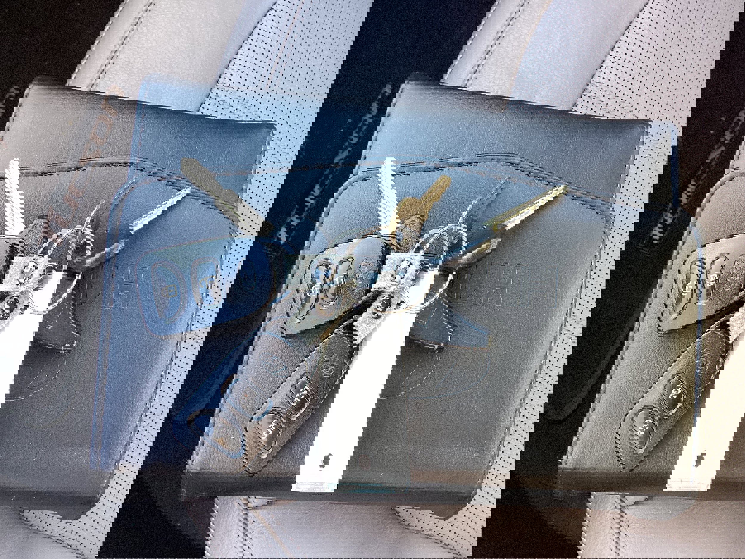 Used 2010 Hyundai Tucson Limited w/ Premium Pkg 4 image 21