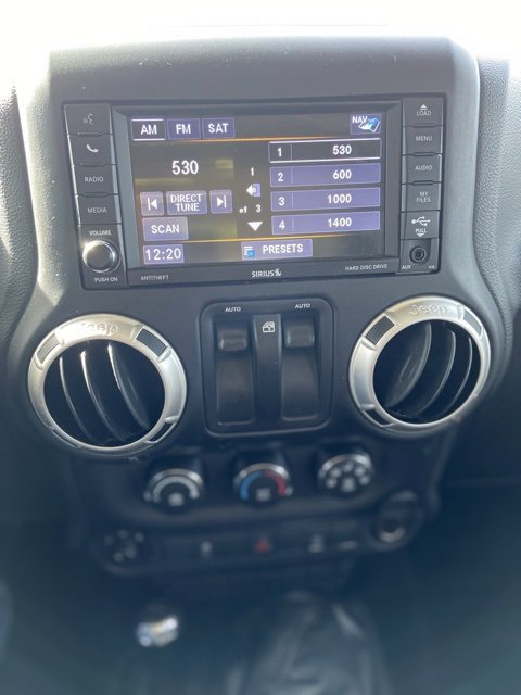 Used 2018 Jeep Wrangler Rubicon w/ Power Convenience Group image 16