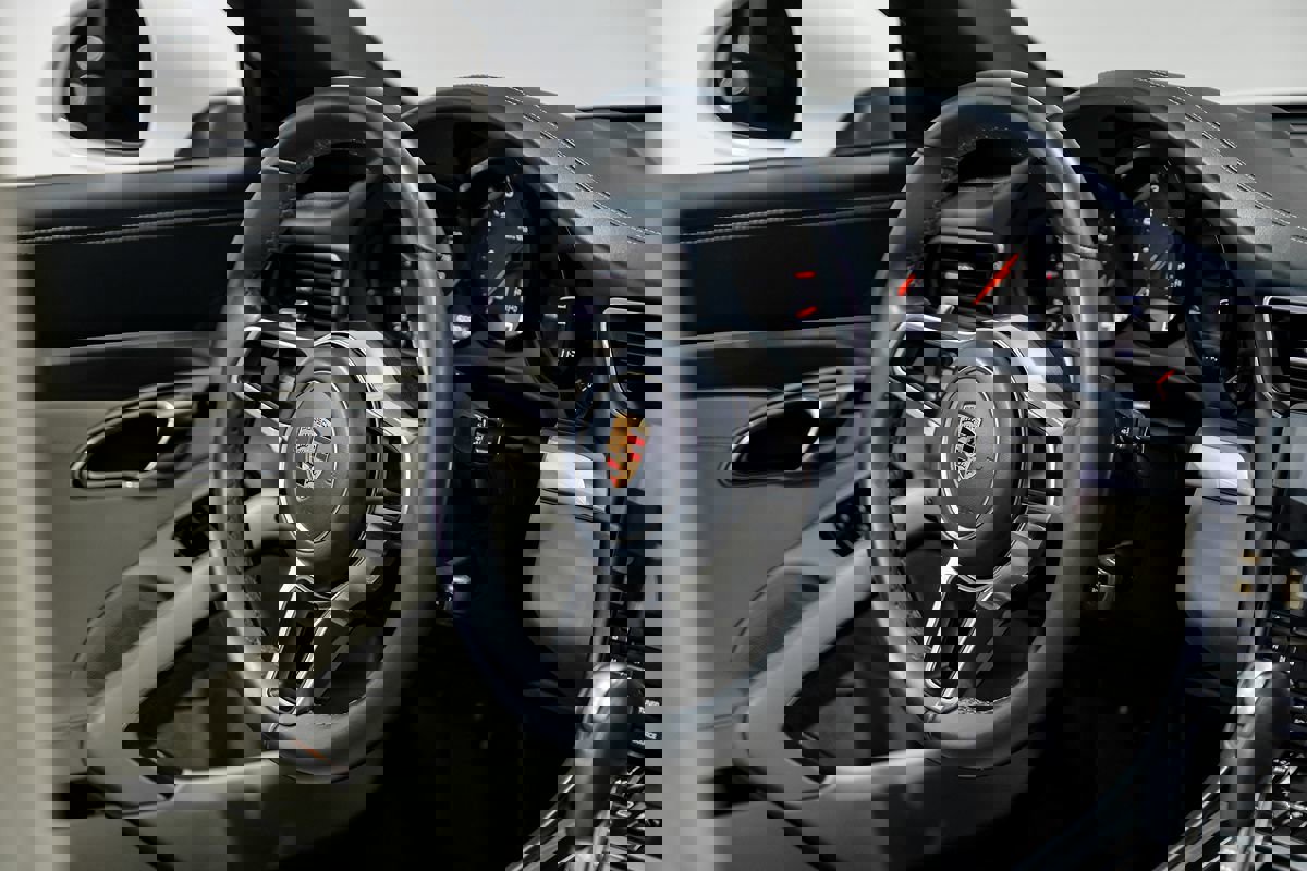 Used 2017 Porsche 911 Carrera image 16