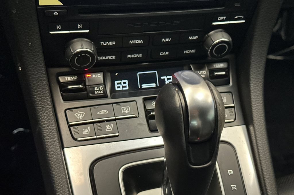 Used 2022 Porsche 718 Cayman RWD image 17