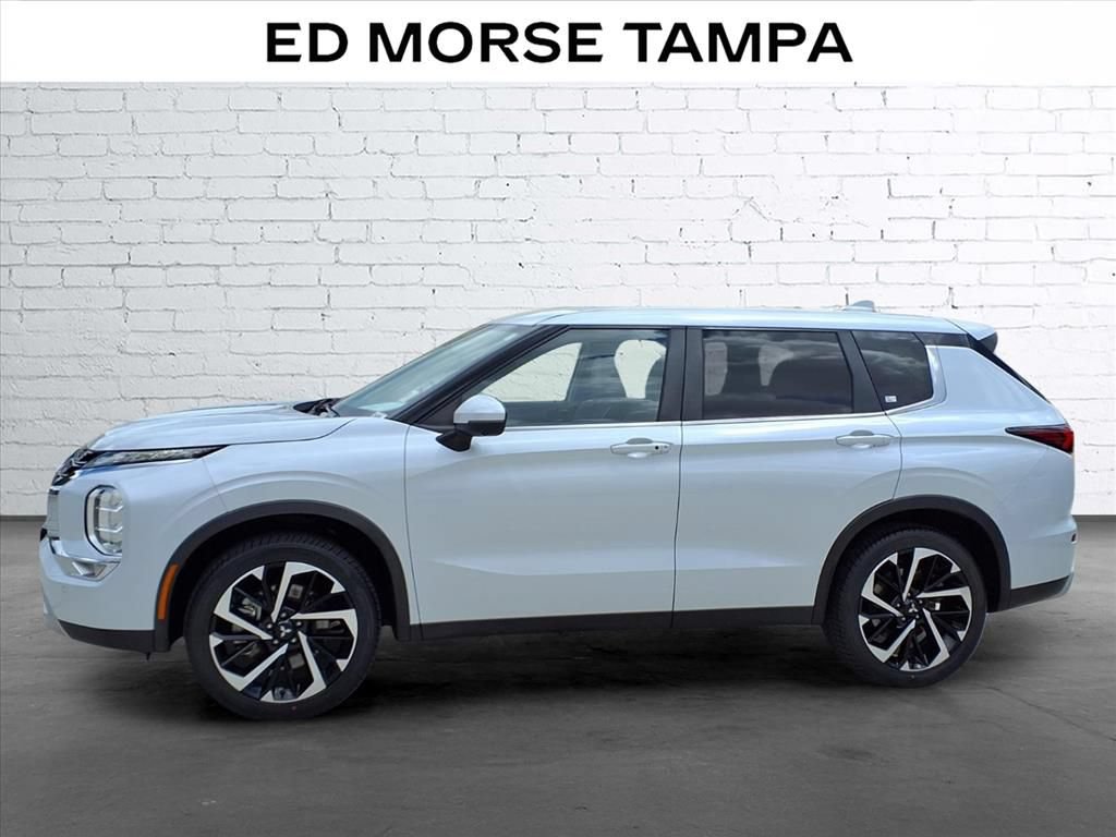 Used 2022 Mitsubishi Outlander SE FWD image 2