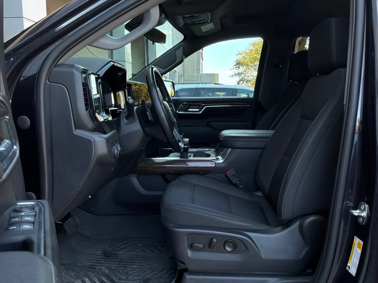 Used 2023 Chevrolet Silverado 1500 LT Trail Boss w/ Protection Package AWD/4WD image 15