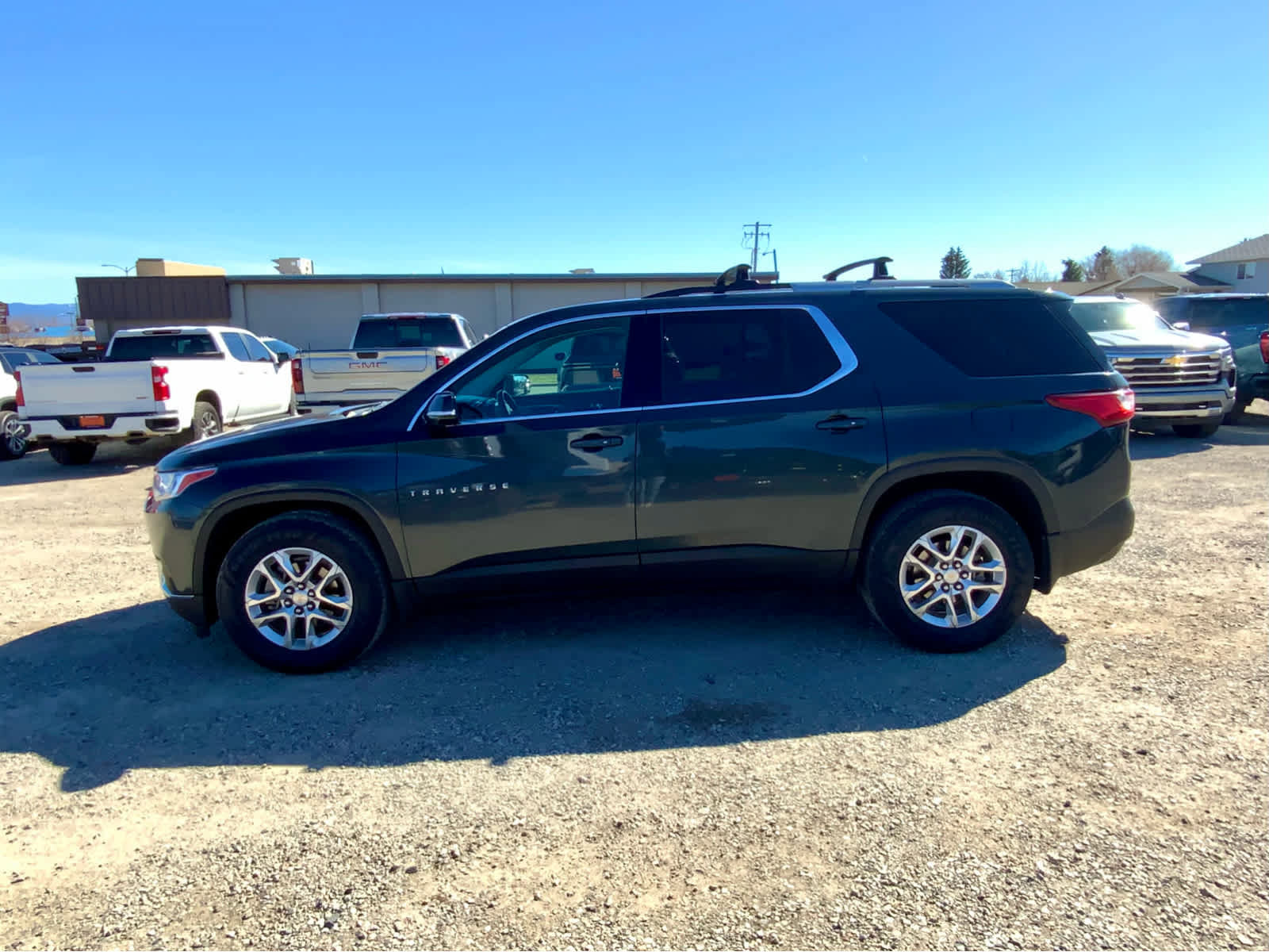 Used 2018 Chevrolet Traverse LT image 2