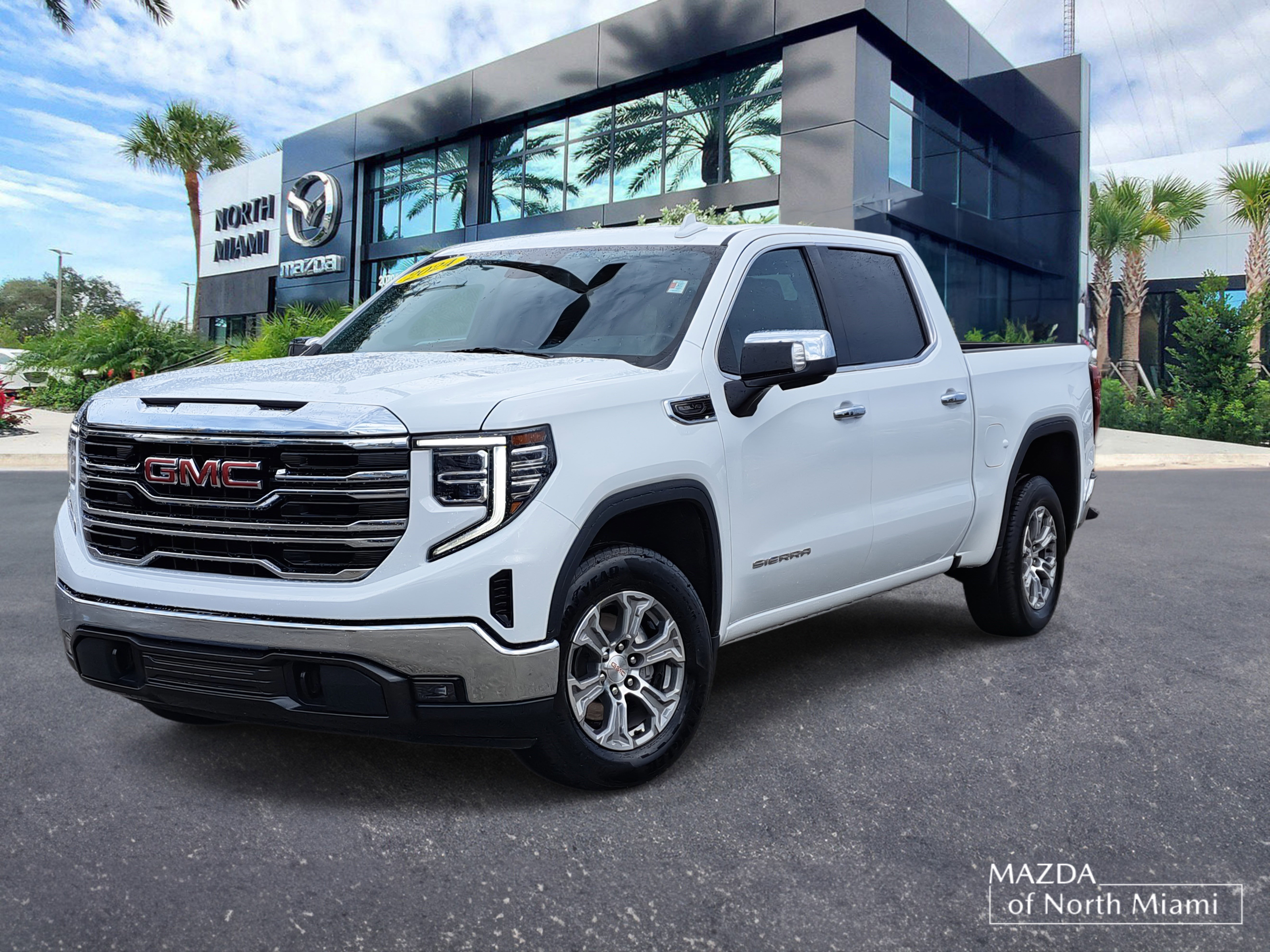 Used 2024 GMC Sierra 1500 SLT image 1